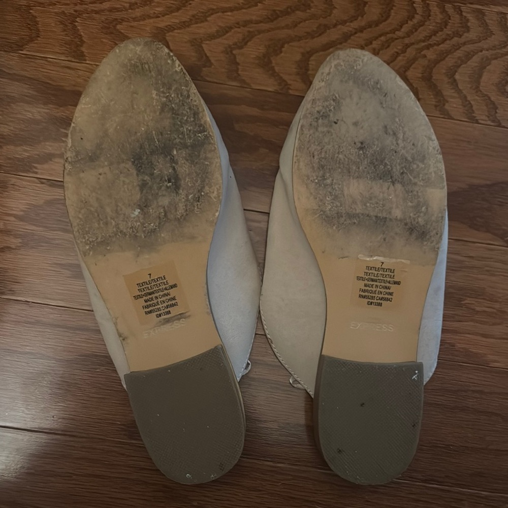 Express Tan Mules with Elegant Embellishments‎ - Picture 2 of 3